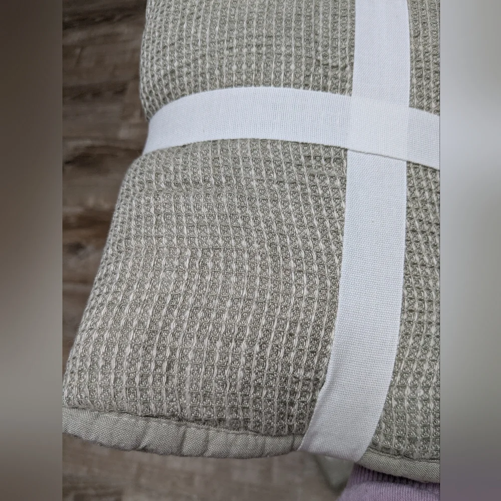 NWT Pottery Barn Set Belgian Flax Linen Waffle Weave Sage Green King Shams